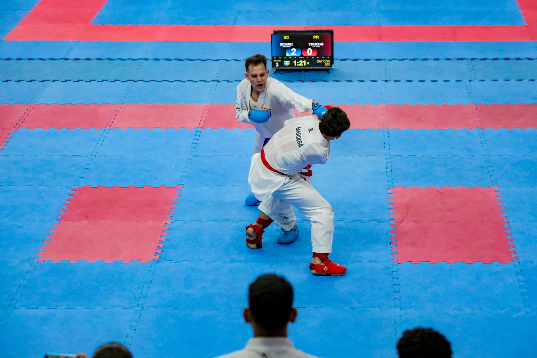 Duelo em partida de kumite